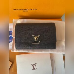 Louis Vuitton Capucines Compact Wallet